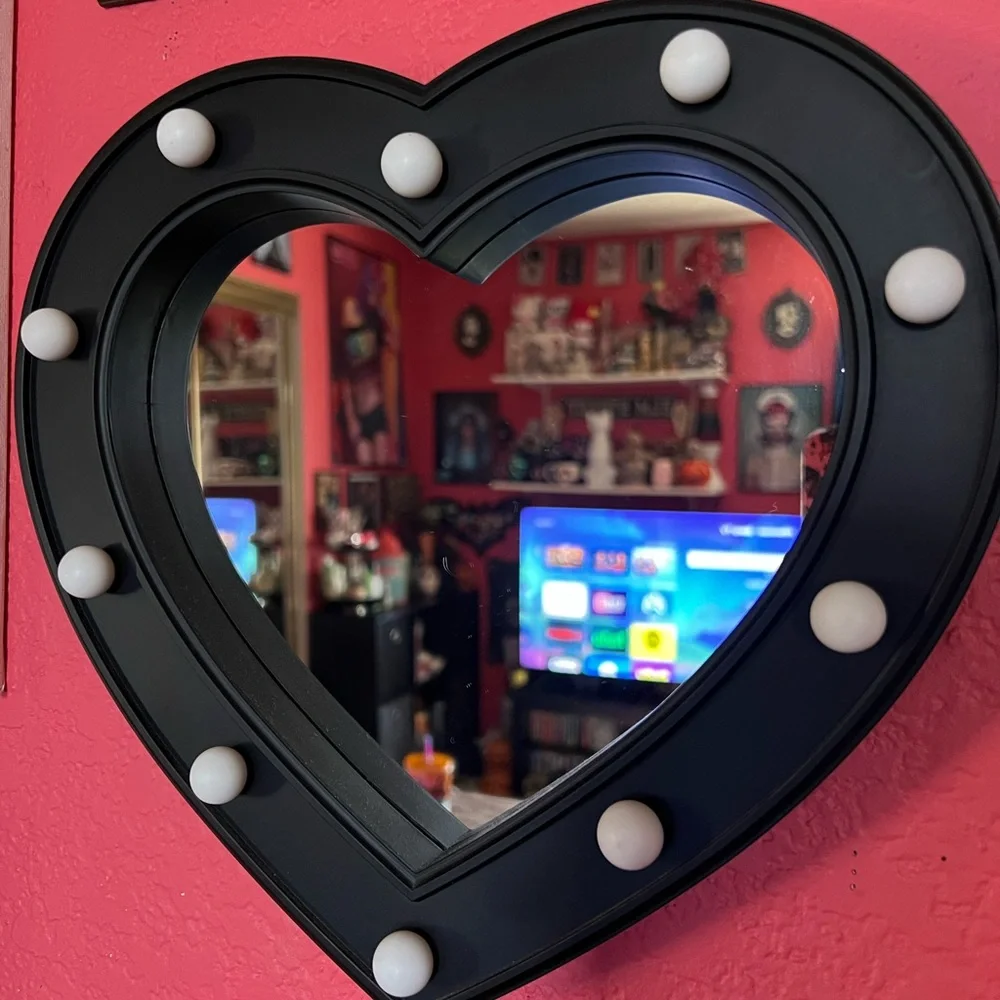 Light Up Heart-Shaped Wall Mirror